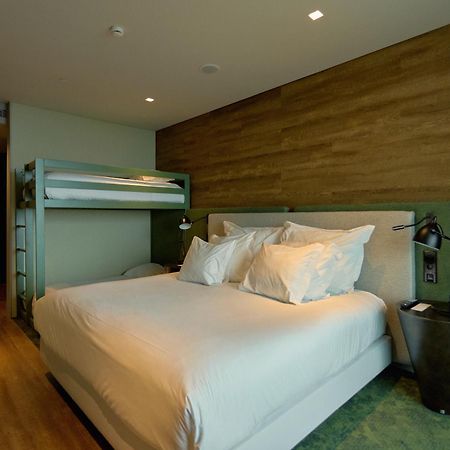 โรงแรมอาซอร์ ปอนตาเดลกาดา ภายนอก รูปภาพ A room at the hotel