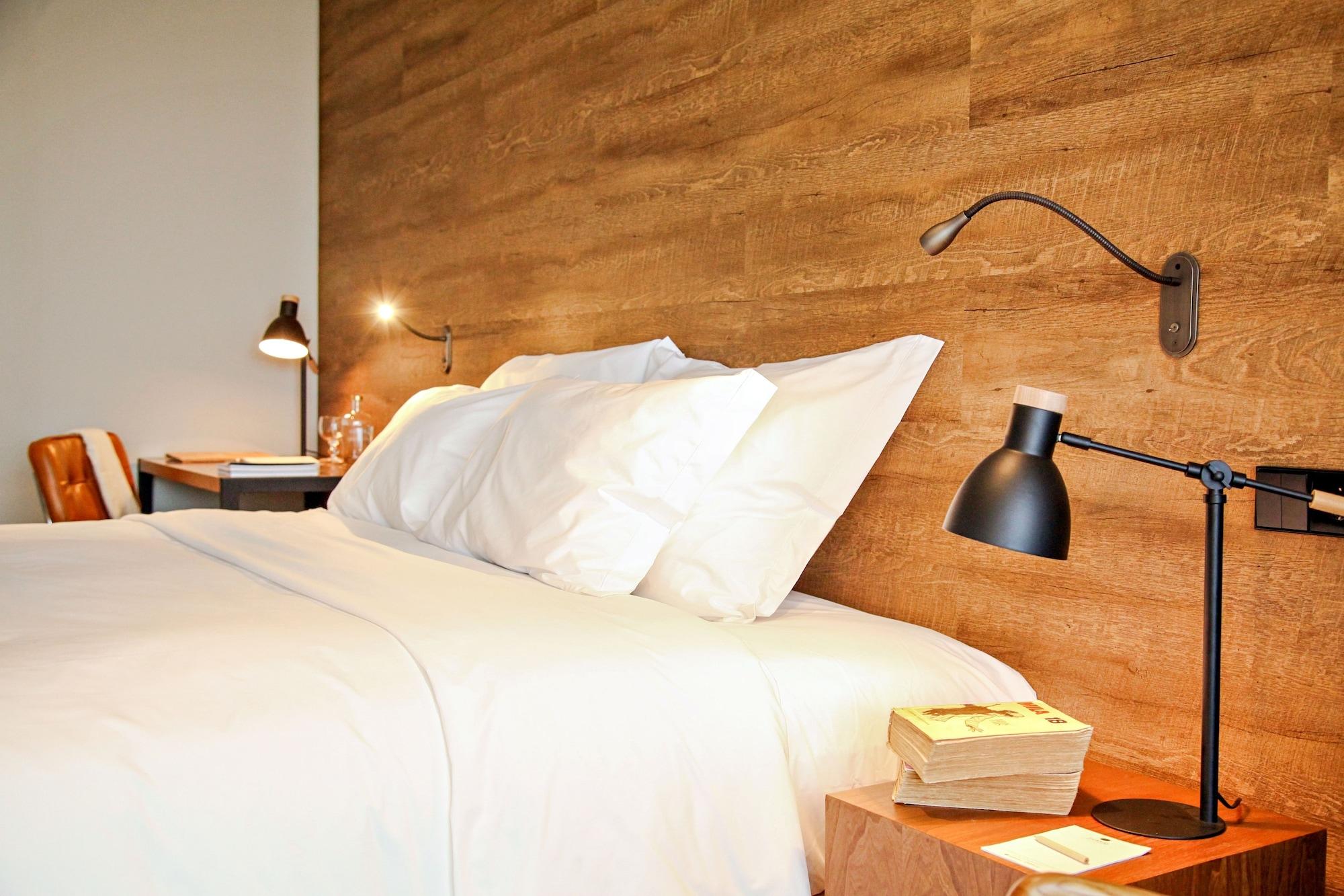 โรงแรมอาซอร์ ปอนตาเดลกาดา ภายนอก รูปภาพ A wall light
