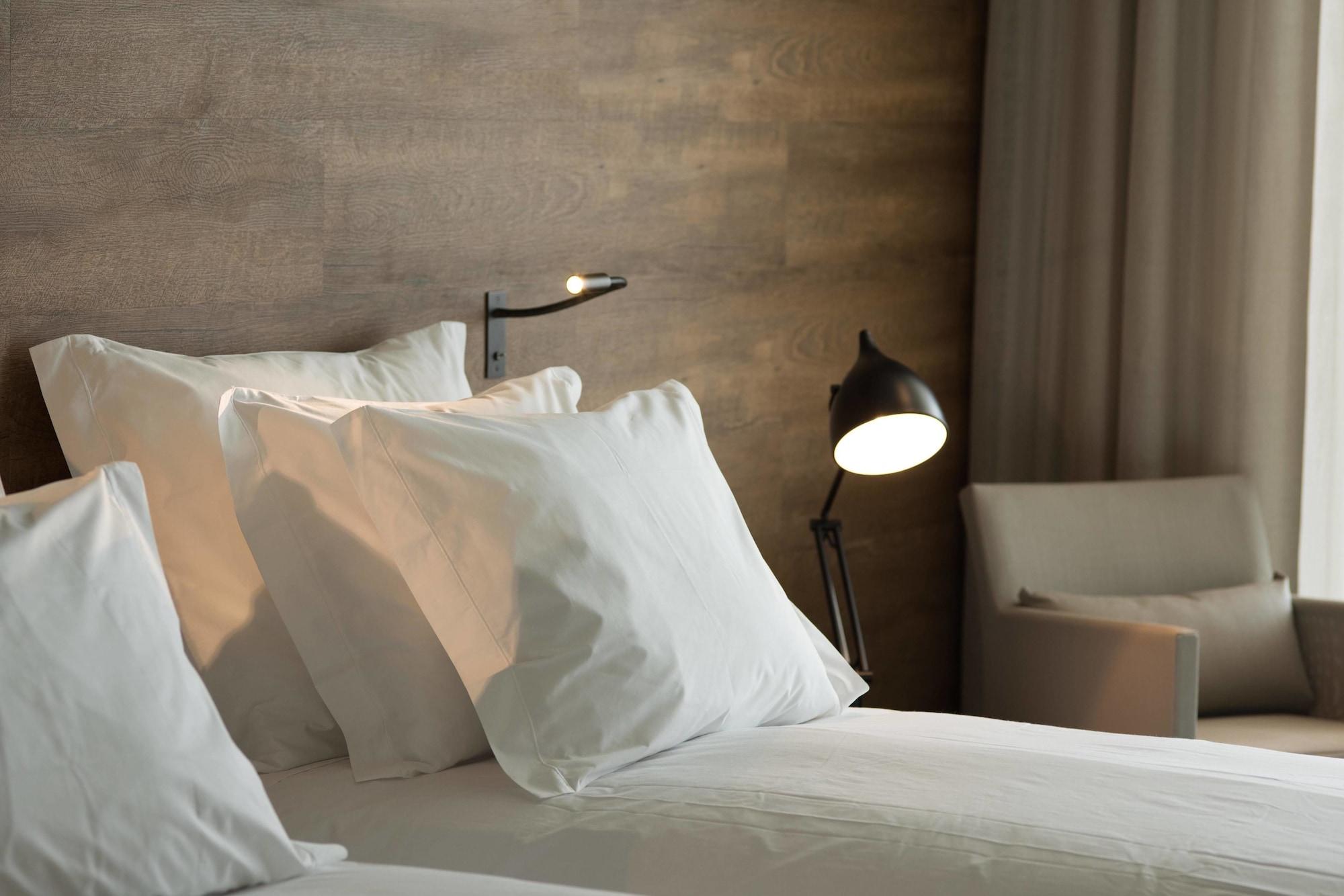 โรงแรมอาซอร์ ปอนตาเดลกาดา ภายนอก รูปภาพ A bed with pillows
