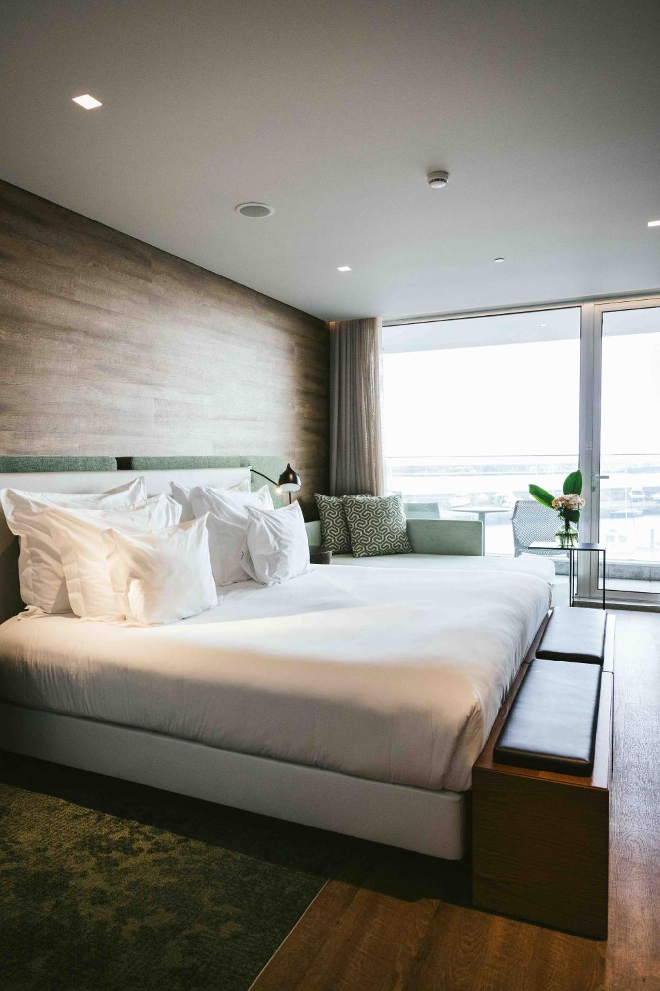 โรงแรมอาซอร์ ปอนตาเดลกาดา ภายนอก รูปภาพ A bedroom at the hotel