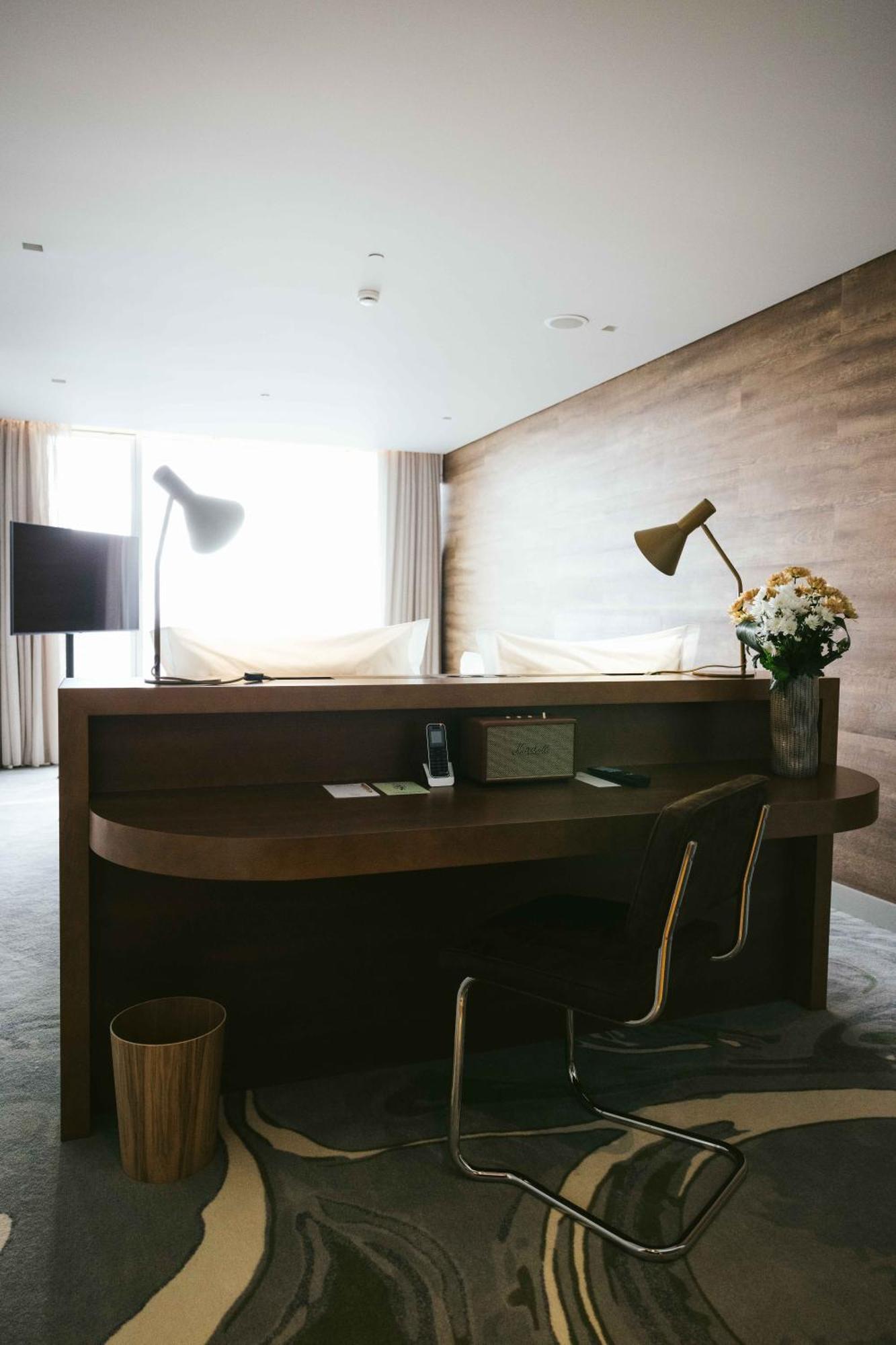โรงแรมอาซอร์ ปอนตาเดลกาดา ภายนอก รูปภาพ A desk in a hotel room