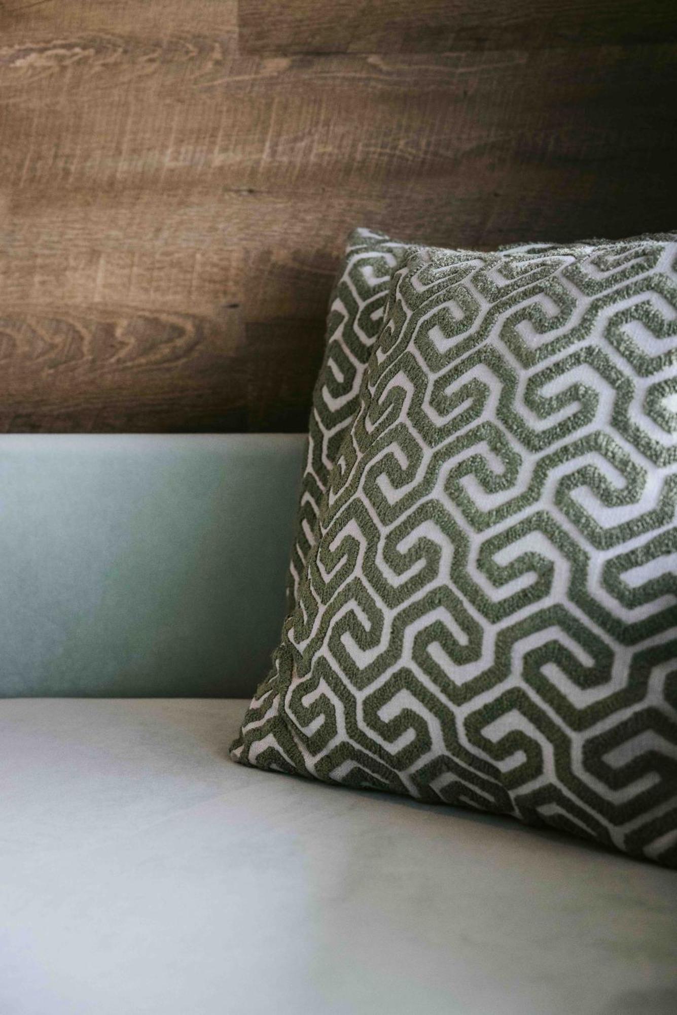 โรงแรมอาซอร์ ปอนตาเดลกาดา ภายนอก รูปภาพ A cushion with a geometric pattern