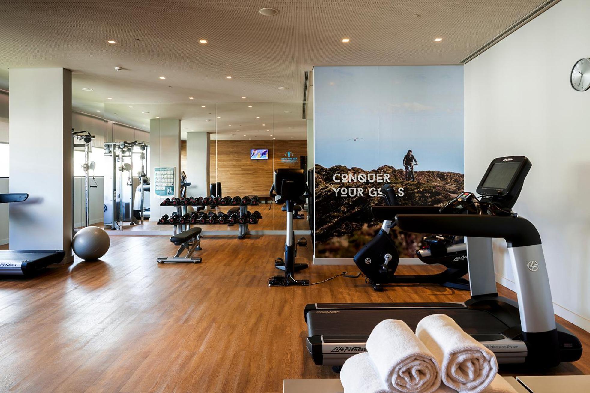 โรงแรมอาซอร์ ปอนตาเดลกาดา ภายนอก รูปภาพ The gym at the hotel