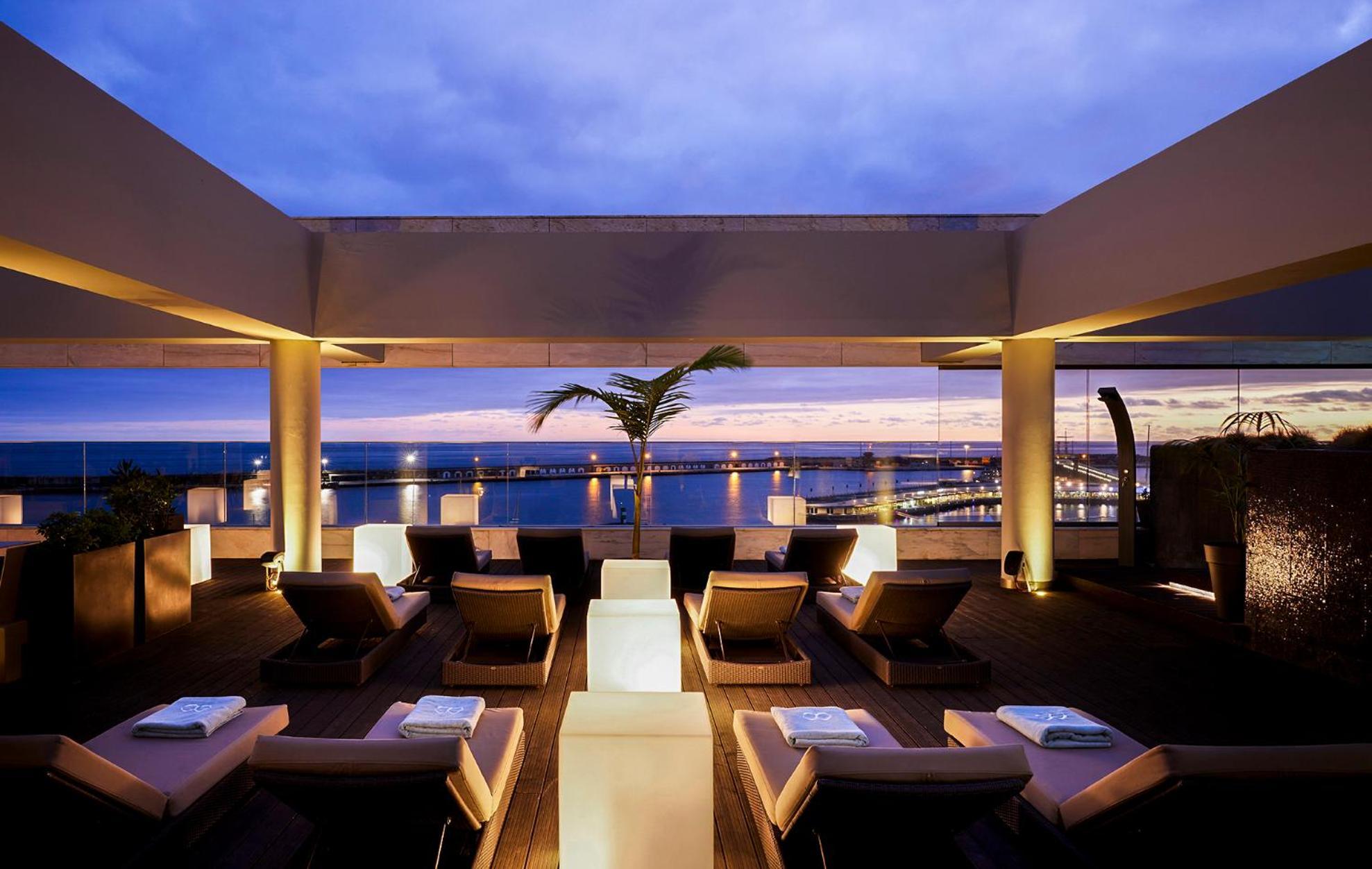 โรงแรมอาซอร์ ปอนตาเดลกาดา ภายนอก รูปภาพ The Sky Bar
