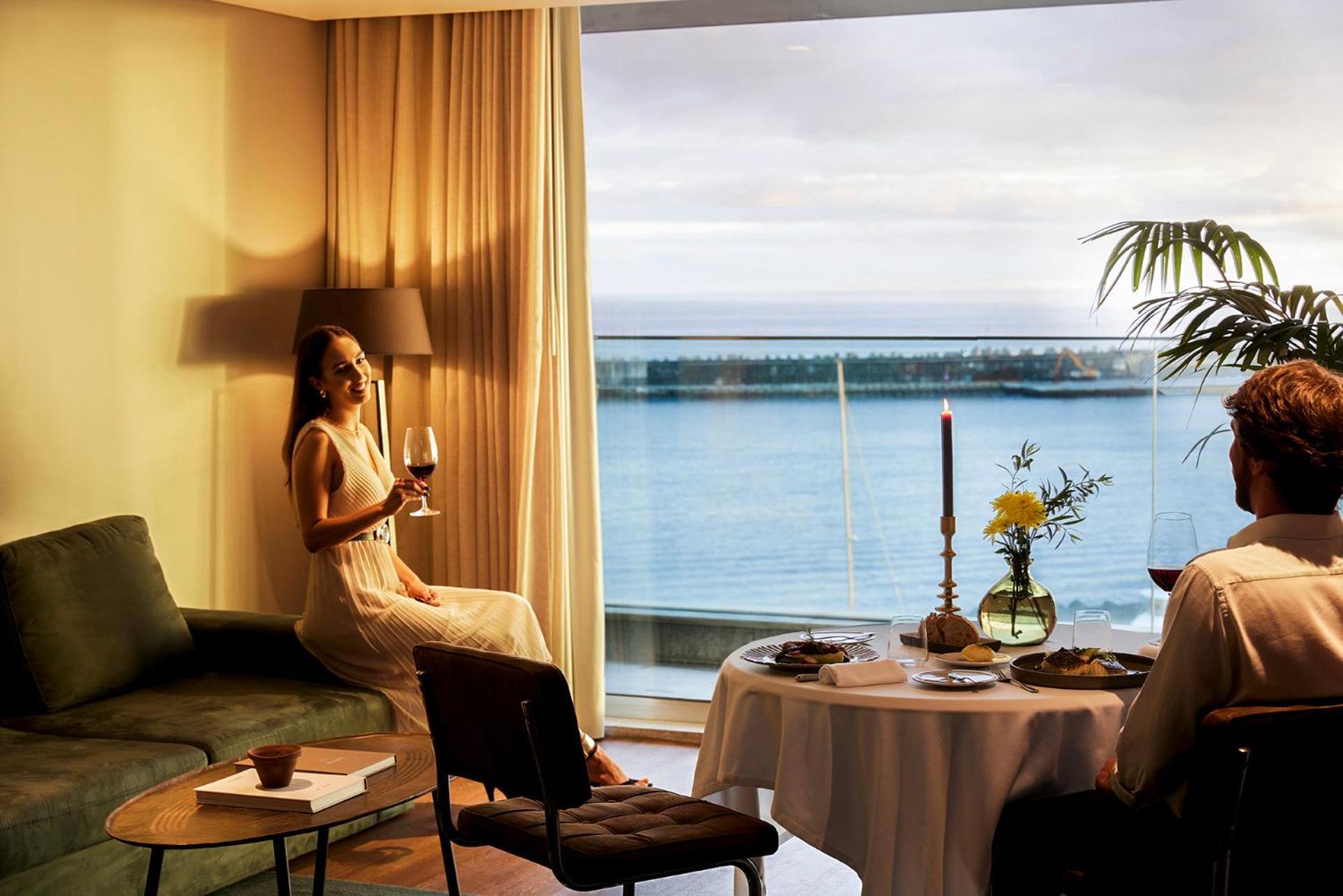 โรงแรมอาซอร์ ปอนตาเดลกาดา ภายนอก รูปภาพ A suite on board