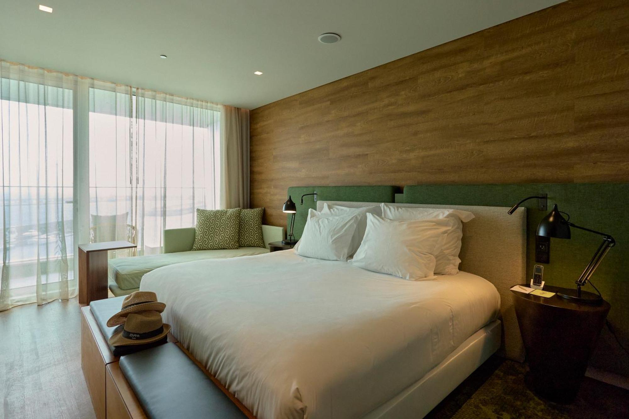 โรงแรมอาซอร์ ปอนตาเดลกาดา ภายนอก รูปภาพ A bedroom at the hotel