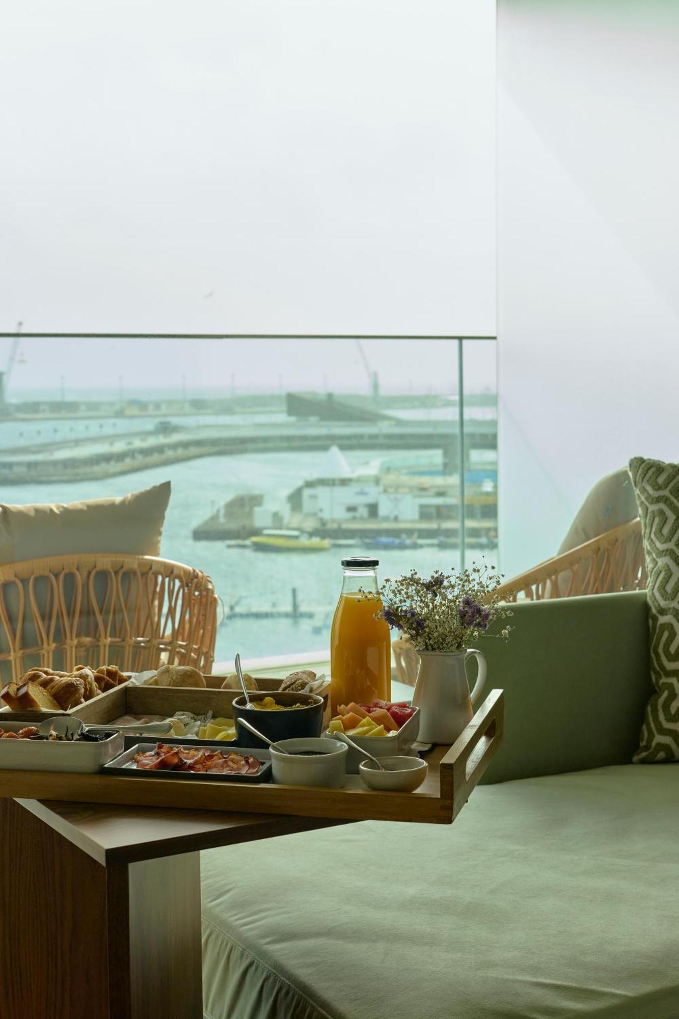 โรงแรมอาซอร์ ปอนตาเดลกาดา ภายนอก รูปภาพ View from the balcony of a suite